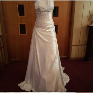 Like New,Maggi Sitter Wedding 👗, CLEANED, size 0,